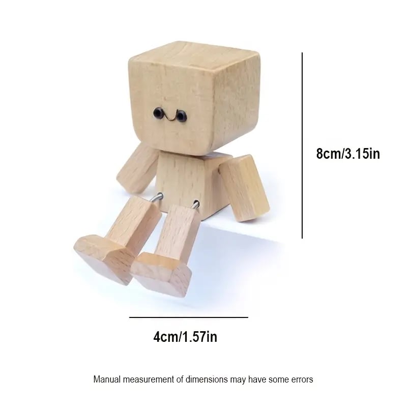 Charmig liten träfigur som gungar fram och tillbaka